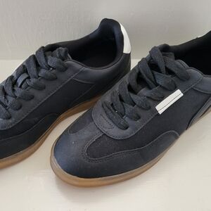 Classic Black Women's Sneakers Sz 8